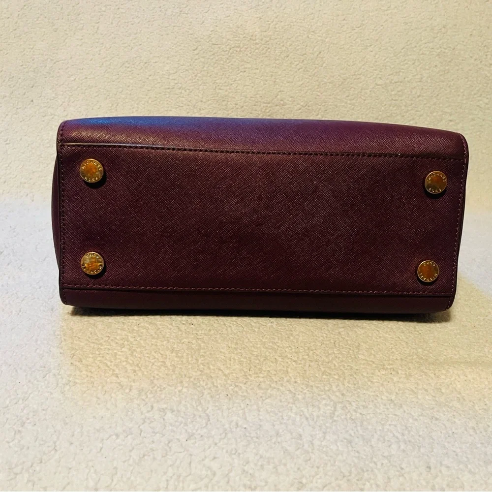 Michael Kors Selma Medium Saffiano Leather Satchel. - Picture 13 of 14